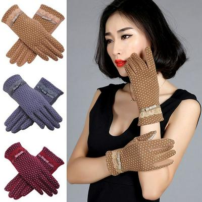 A Style Dots Pattern Women Winter Thick Windproof Warm-Keeping Lace Fleece Full Fingers Touch Screen Gloves for Outdoor Riding Shopping Camping Casual Use