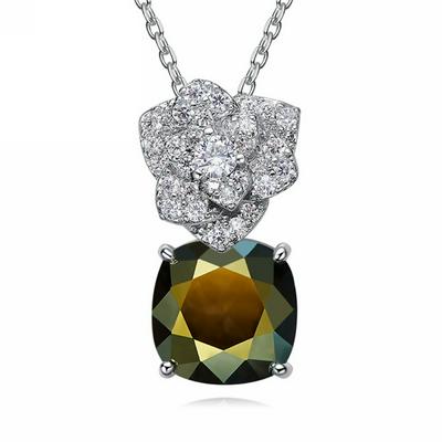 Platinum-Plated Swarovski Crystal Round Vintage Rose Pendant Necklace Beauty Owns