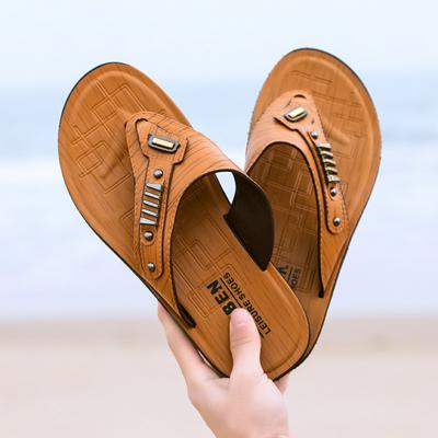 Men's Stylish Flip-flops Rivet Studded Y Strap Rubber Sole
