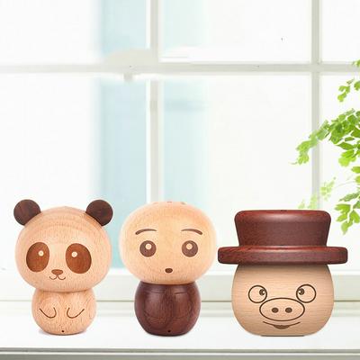 Creative cartoon little panda solid wood wireless Bluetooth audio mini portable speaker retro wooden bluetooth speaker