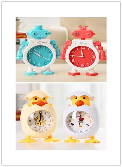 R1622 Couple Robot Alarm Clock Sweeping Movement Student Bedroom Cartoon Battery Powered Table Clock